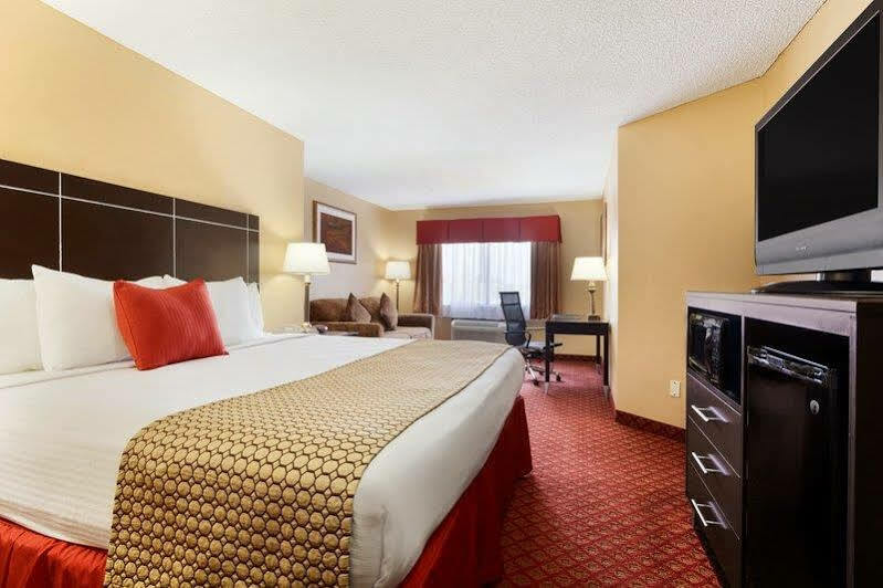 Broadway & Hotel 3*